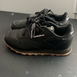 Reebox unisex- child classic leather . Refresh  Black/Gum sneakers size 12